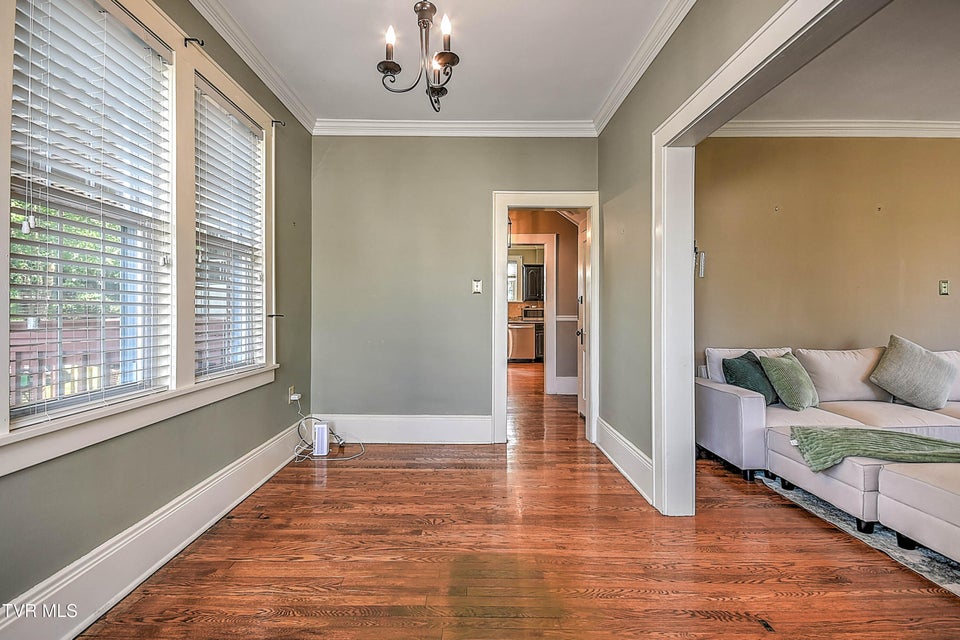 Photo #30: 611 Lawrence Avenue