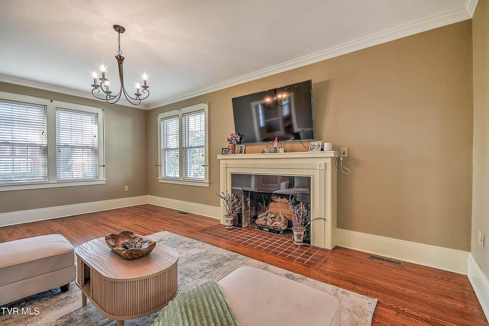 Photo #32: 611 Lawrence Avenue