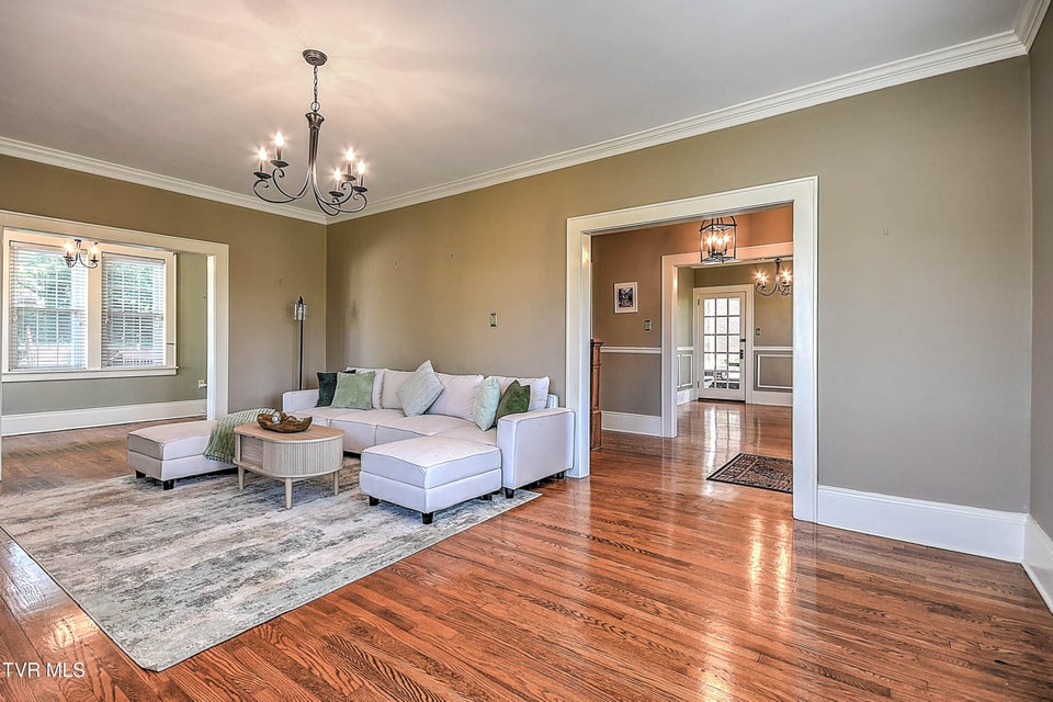 Photo #33: 611 Lawrence Avenue