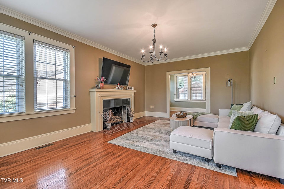 Photo #34: 611 Lawrence Avenue