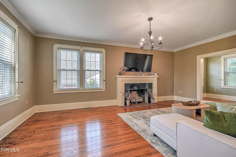 Photo #35: 611 Lawrence Avenue