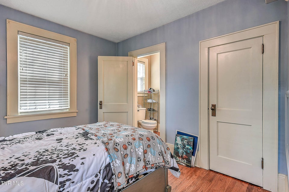 Photo #38: 611 Lawrence Avenue