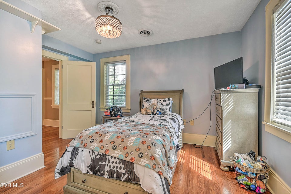 Photo #39: 611 Lawrence Avenue