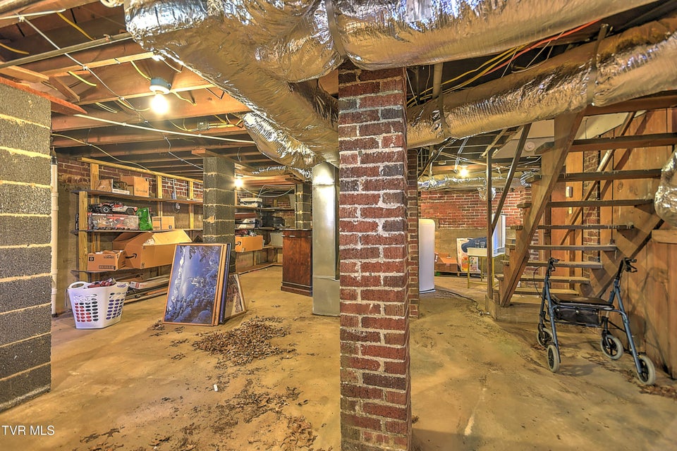 Photo #50: 611 Lawrence Avenue