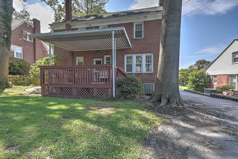 Photo #9: 611 Lawrence Avenue