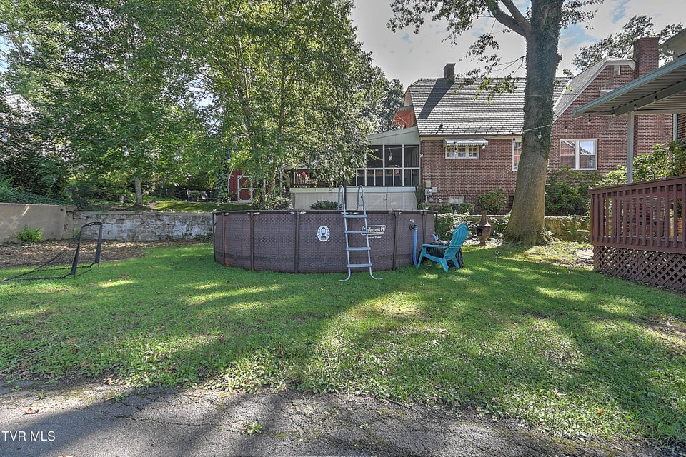 Photo #10: 611 Lawrence Avenue