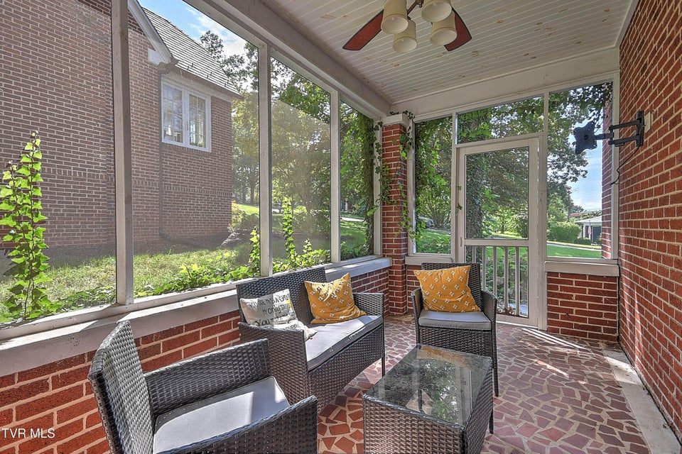 Photo #11: 611 Lawrence Avenue