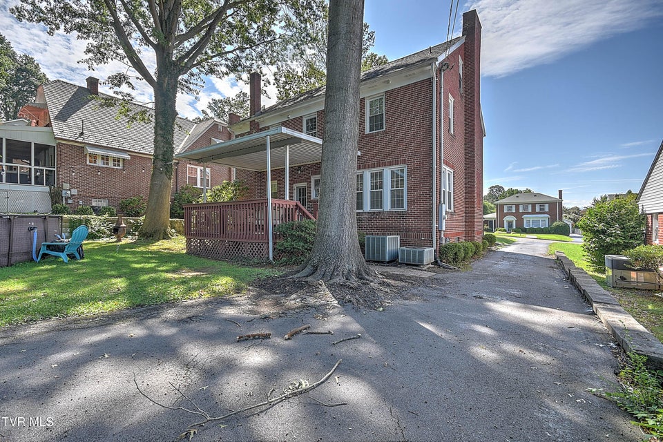 Photo #13: 611 Lawrence Avenue