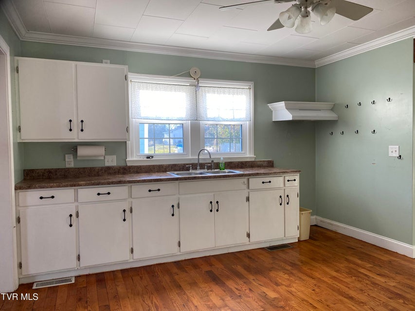 Photo #11: 427 Juniper Street