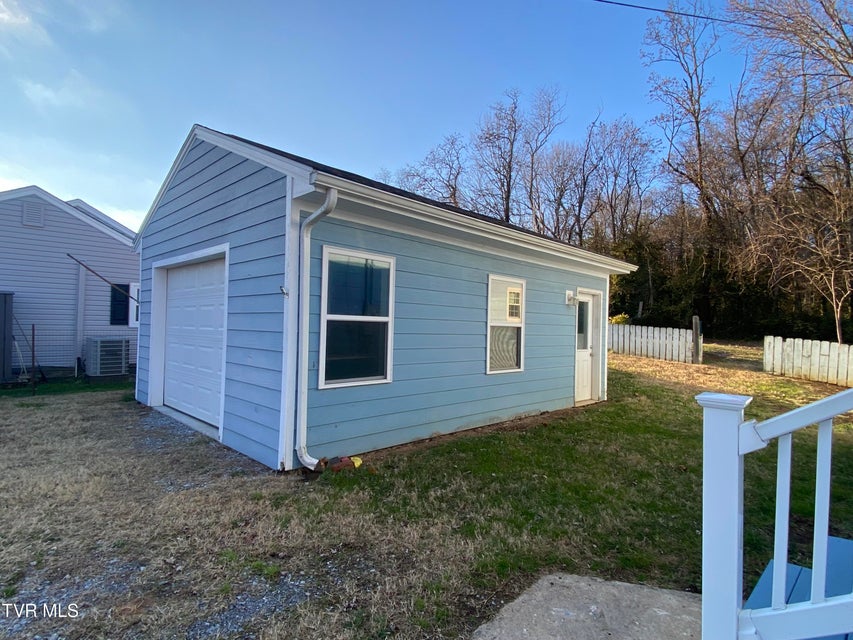 Photo #32: 427 Juniper Street