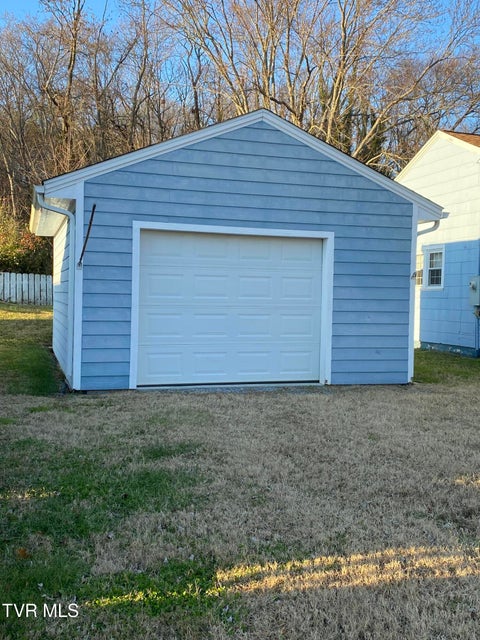 Photo #31: 427 Juniper Street