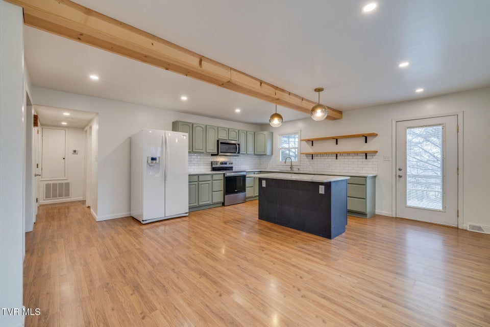 Photo #8: 126 Cottonwood Drive