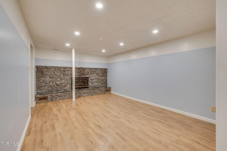 Photo #33: 126 Cottonwood Drive