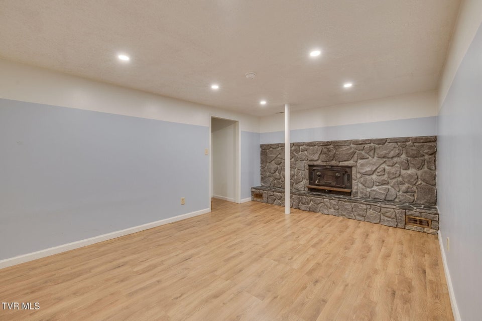 Photo #32: 126 Cottonwood Drive