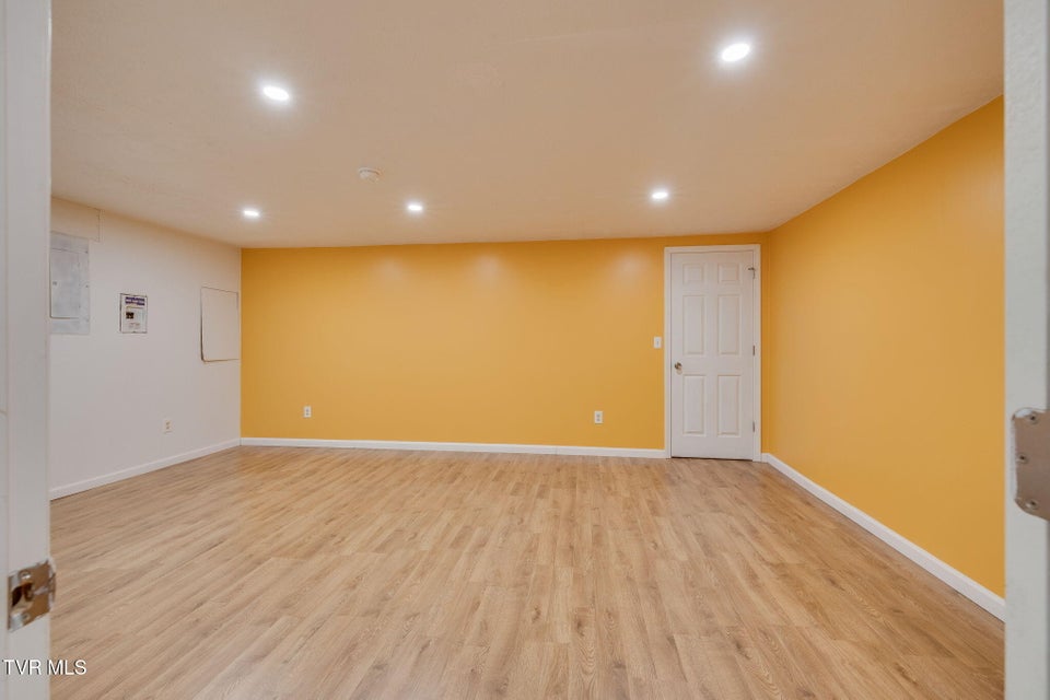 Photo #38: 126 Cottonwood Drive