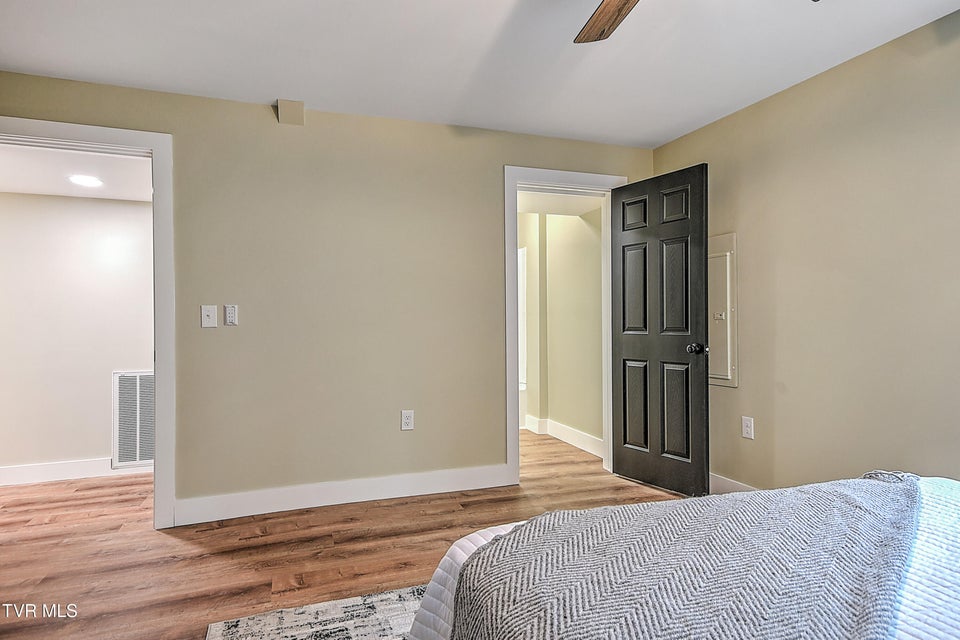 Photo #29: 331 Edgefield Road