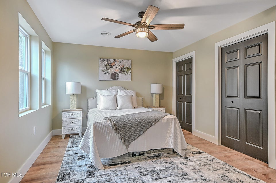 Photo #31: 331 Edgefield Road