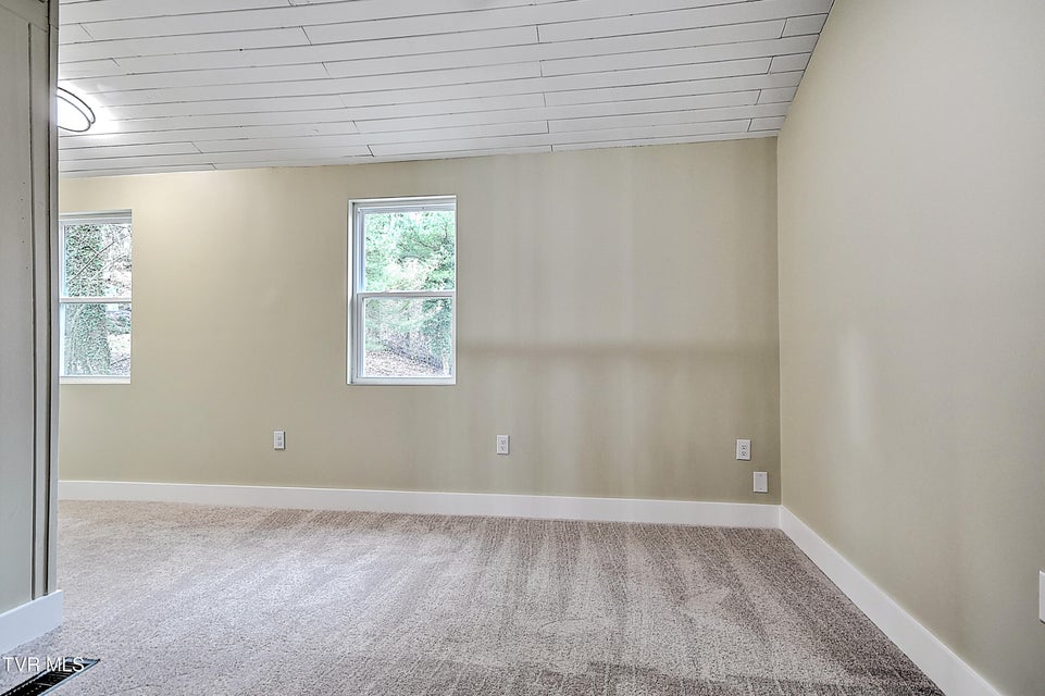 Photo #35: 331 Edgefield Road