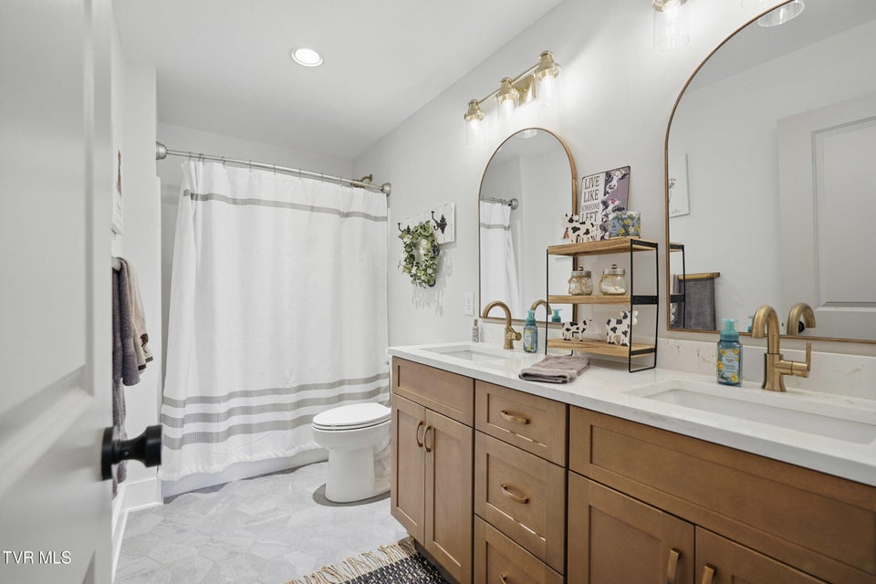 Photo #33: 235 Winston Place