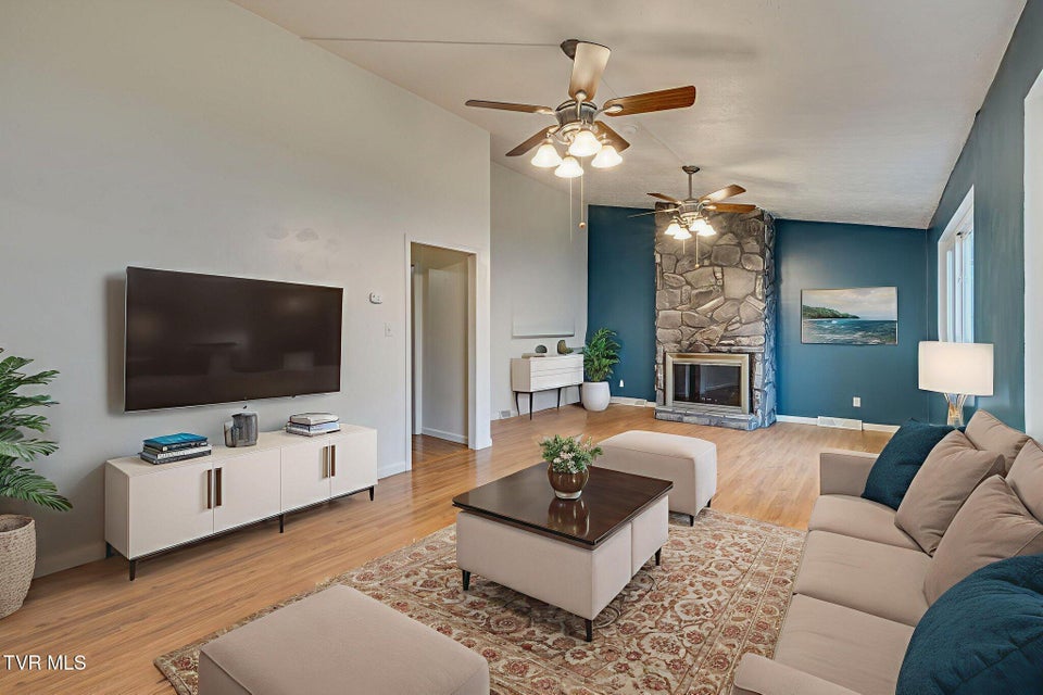 Photo #4: 126 Cottonwood Drive