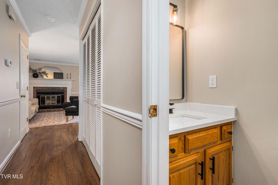 Photo #5: 400 Sunset Drive