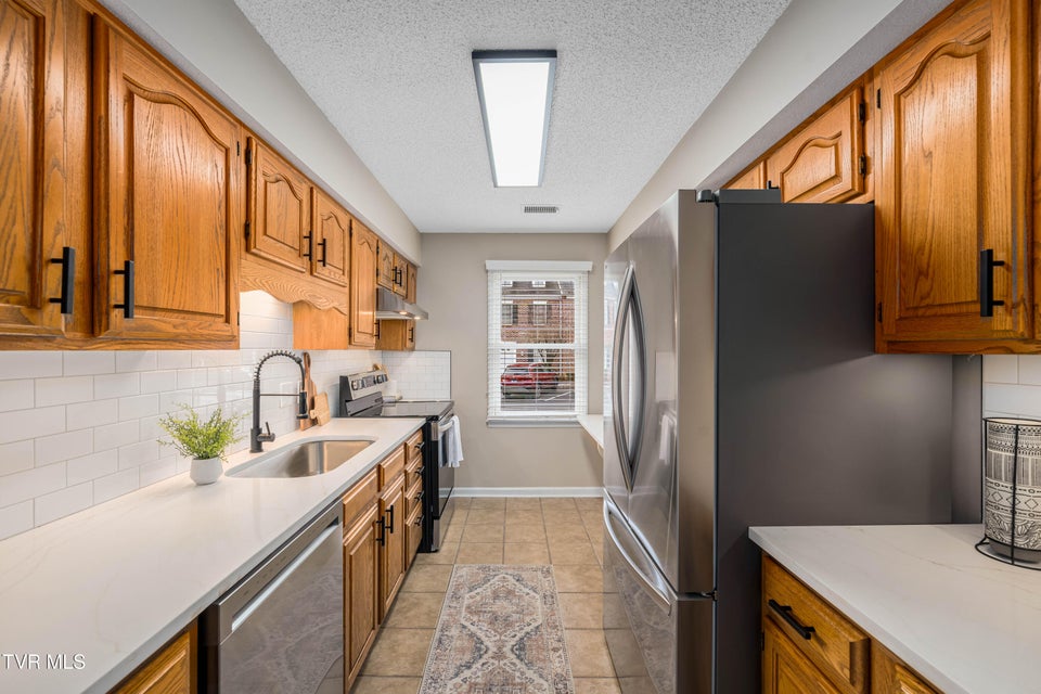 Photo #11: 400 Sunset Drive