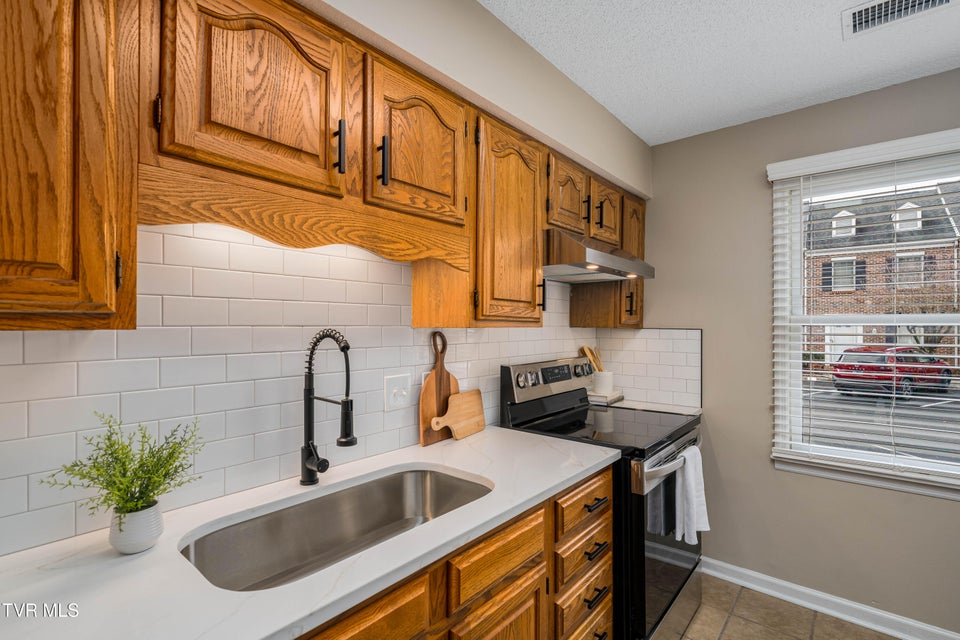 Photo #12: 400 Sunset Drive