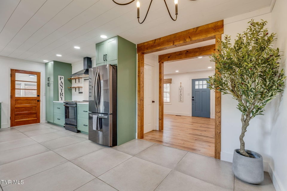 Photo #9: 702 Crowell Lane