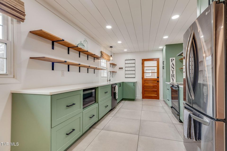 Photo #10: 702 Crowell Lane