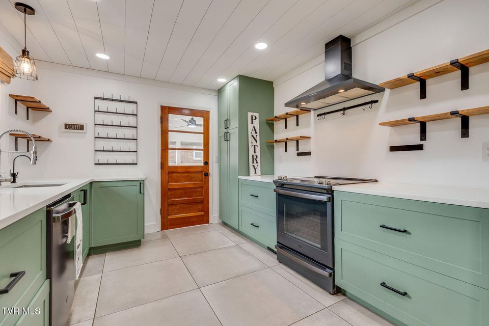 Photo #11: 702 Crowell Lane