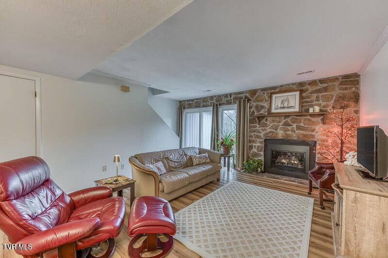 Photo #13: 102 Point Shore Pvt Drive 