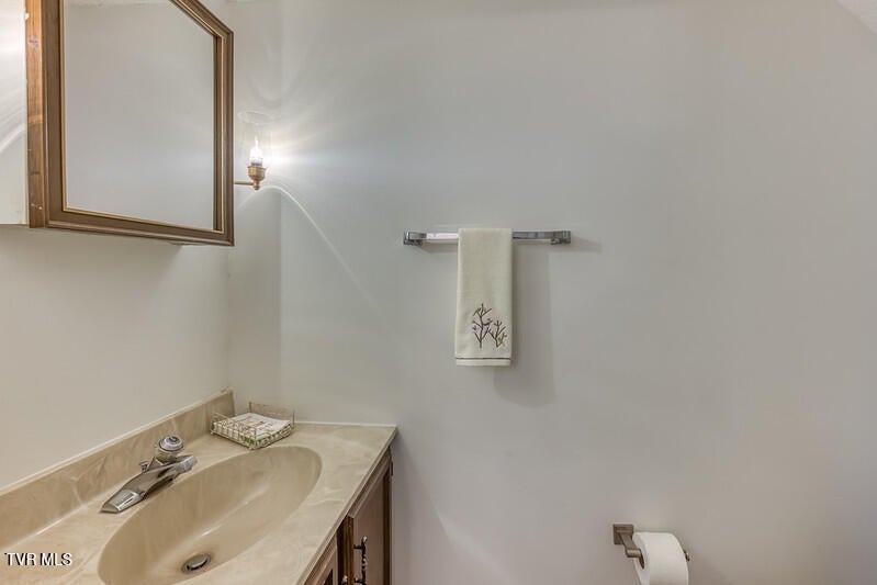 Photo #11: 102 Point Shore Pvt Drive 