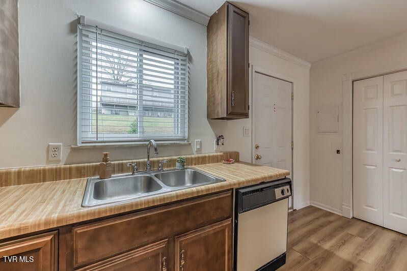 Photo #8: 102 Point Shore Pvt Drive 