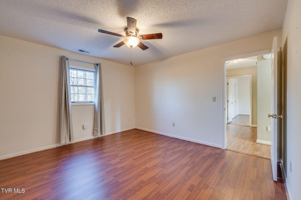 Photo #37: 1001 Fiddlers Way