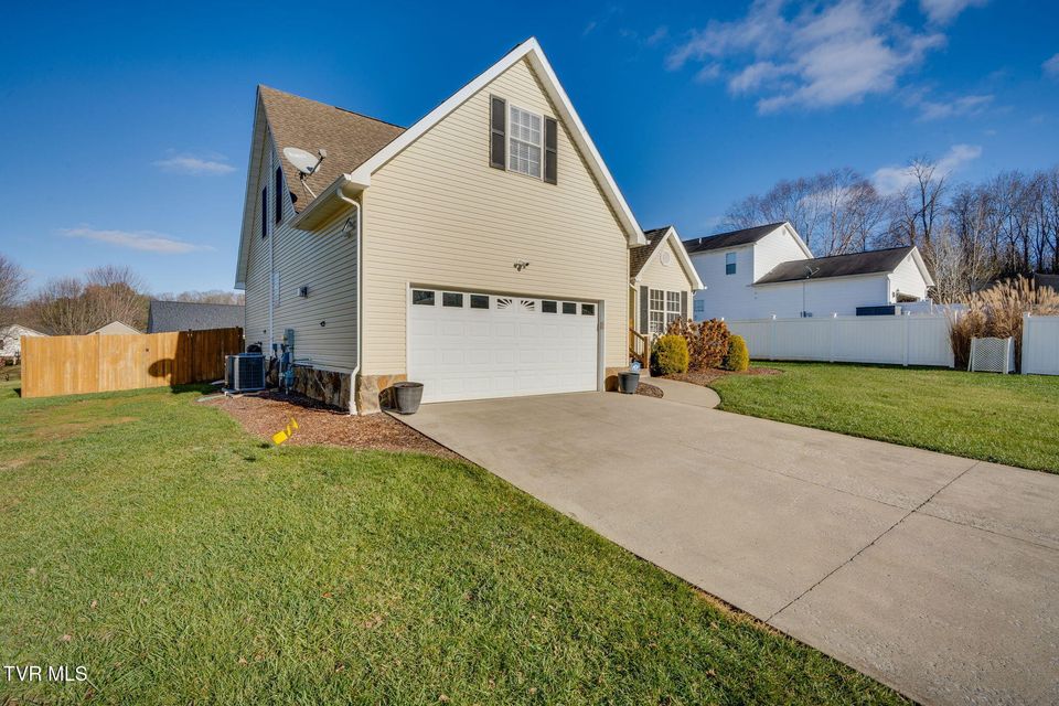 Photo #3: 102 Wyntuck Lane