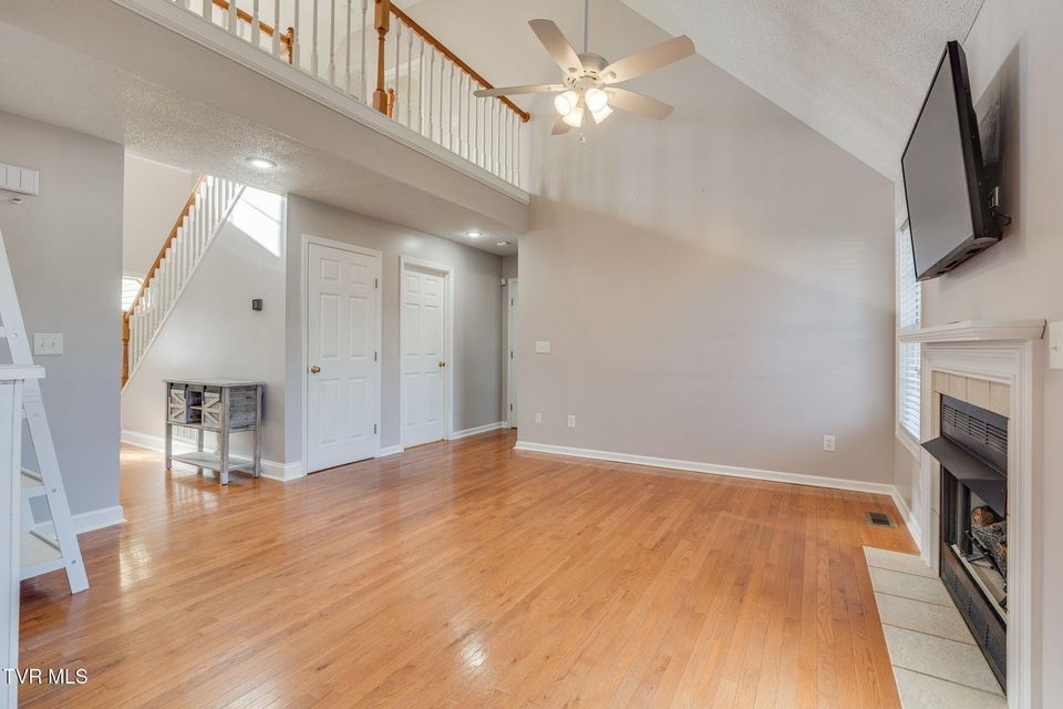 Photo #9: 102 Wyntuck Lane