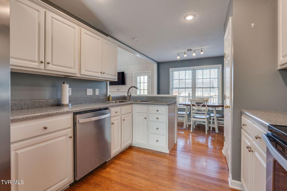 Photo #14: 102 Wyntuck Lane