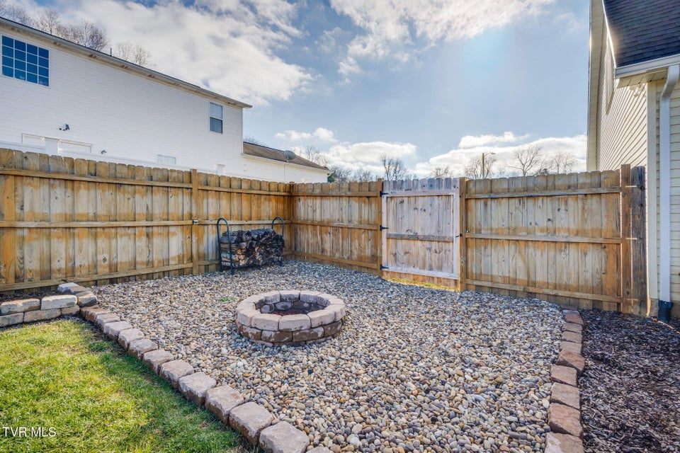 Photo #34: 102 Wyntuck Lane