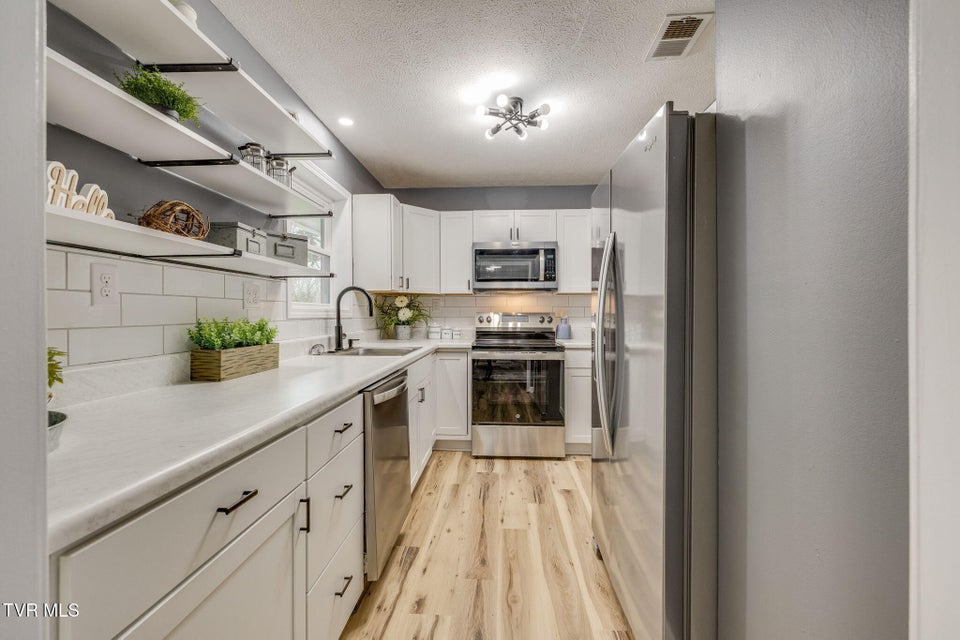 Photo #9: 583 Lovedale Drive