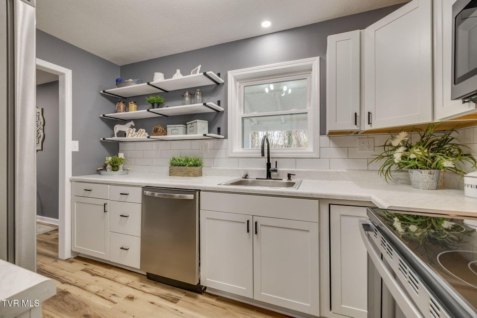 Photo #10: 583 Lovedale Drive