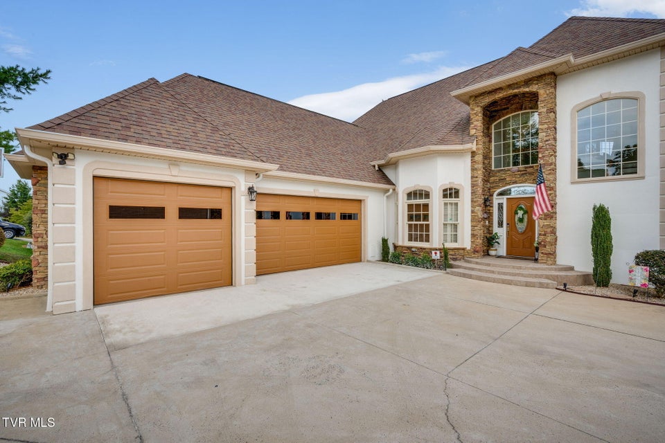 Photo #2: 8 Lake Harbor Court