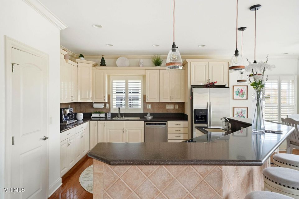 Photo #13: 8 Lake Harbor Court