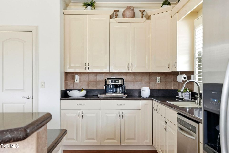 Photo #15: 8 Lake Harbor Court