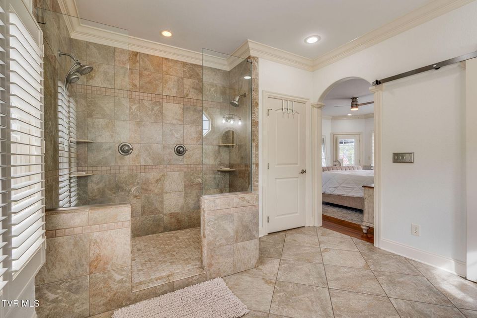 Photo #27: 8 Lake Harbor Court