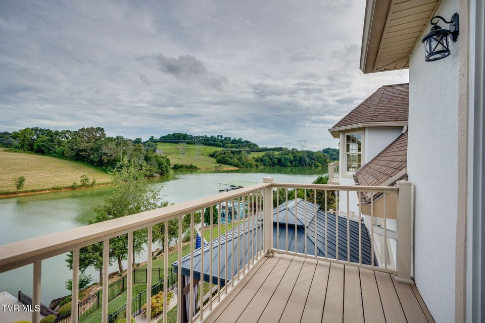 Photo #37: 8 Lake Harbor Court