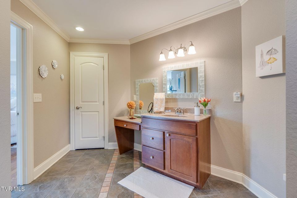 Photo #38: 8 Lake Harbor Court