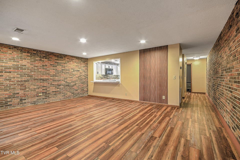 Photo #5: 500 Fleetwood Drive