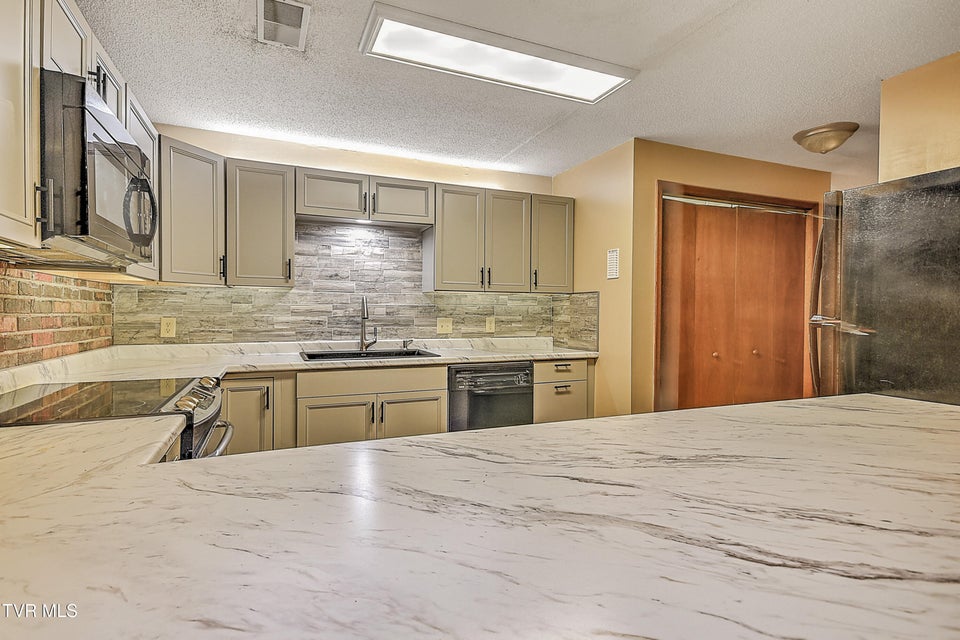 Photo #10: 500 Fleetwood Drive