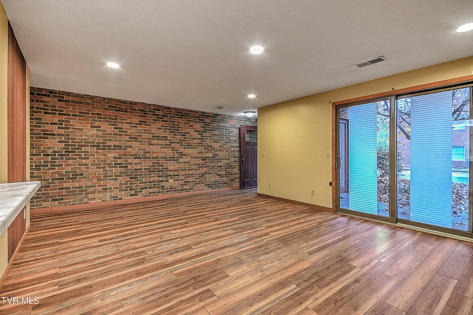 Photo #11: 500 Fleetwood Drive