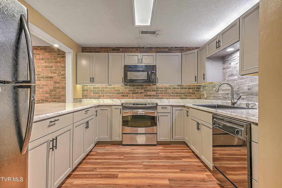 Photo #16: 500 Fleetwood Drive